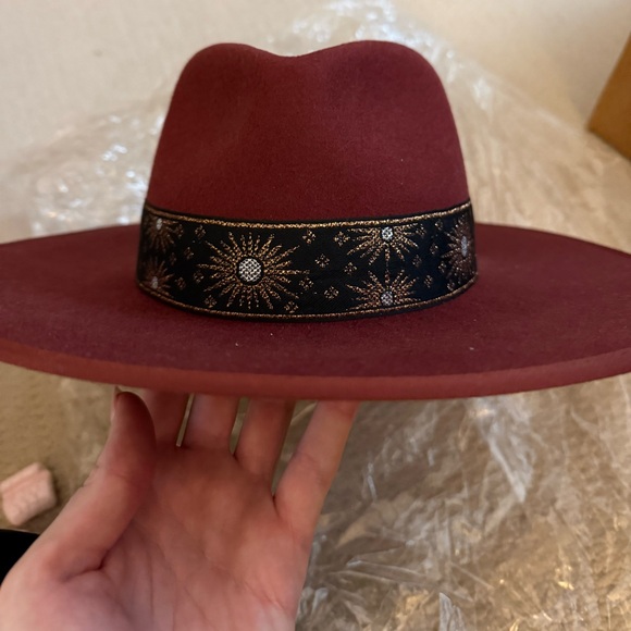 Luna Bloom Hat - New still in box - Picture 2 of 6